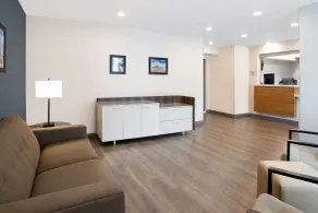 WoodSpring Suites Daytona Beach Int'l Speedway - Vestíbulo
