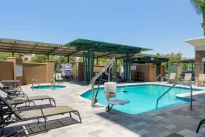 Comfort Suites Ontario Airport Convention Center - Piscine