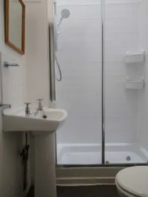 Edinburgh Central Lauriston Aparthotel - Bathroom