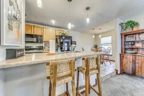 Condo w/ Hot Tub ~ 4 Miles to Ruidoso Winter Park! - Innvendig