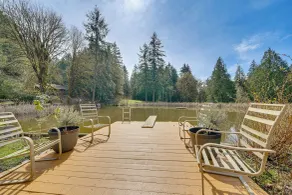 Gig Harbor Log Estate w/ Classic Cars & Game Room! - Innvendig