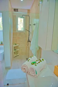 Marina Bay - Bathroom
