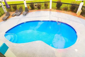 Baymont by Wyndham Port Wentworth - Piscine