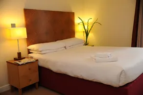 PREMIER SUITES Bristol Redcliffe - Room