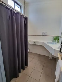 Y Motels Yarraman - Bathroom