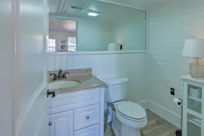 Stunning Lakefront Home: Hot Tub & Game Room! - Innenbereich