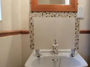 Plumpton Court - Baño