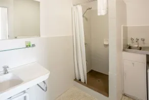 Nightcap at Emerald Star Hotel - Bathroom