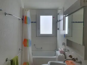Appartamento con ampio terrazzo e vista lago e monti - Bagno