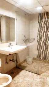 HOTEL INTERNATIONAL - Adjoining INDO Canadian Transport & ISBT Jalandhar City - Corporate, Families, Solo Travellers, Couples Favorite - Badeværelse