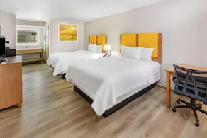 Days Inn & Suites by Wyndham Huntsville - Chambre