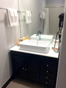 FairBridge Inn & Suites Gateway to Yosemite - Chambre