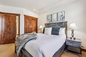 Luxury Crystal Peak Lodge 2 Bedroom Condo - Ski In, Ski Out - Værelse