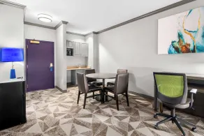 Big Country Hotel & Suites, SureStay Collection by BW - Chambre