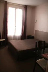 Hôtel du Roussillon - Værelse