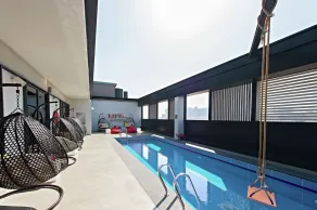 Hampton by Hilton Dubai Al Seef - Pool