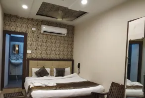 Hotel Aadesh Palace - Room