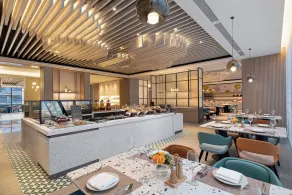 Holiday Inn Shanghai Pudong Airport, an IHG Hotel - Restaurant