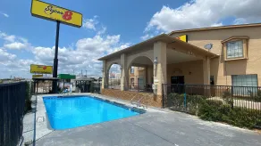 Super 8 by Wyndham Decatur Texas - Piscine