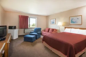 Super 8 by Wyndham Abilene KS - Room