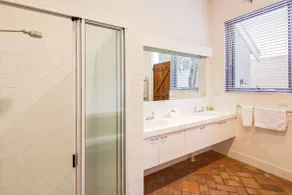 Beachfront House - Bathroom