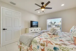 1 Block to Beach: Gulf Coast Escape w/ Patio! - Intérieur