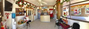 Mario's Inn - Interior entrance
