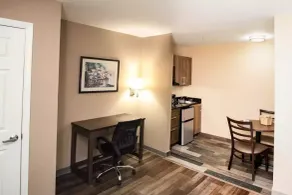 Suburban Studios near University of North Carolina-Charlotte - Spiseområde på rommet