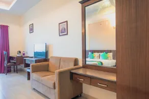 Treebo Reveniir Resort with Pool - Rom