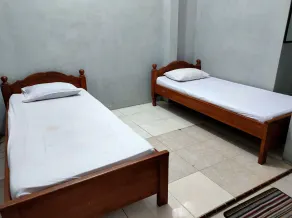 Hotel Keluarga Mekar Jaya Syariah Near UNS Solo - Room