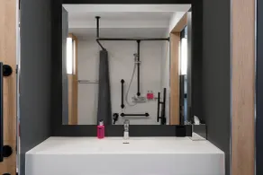 Moxy Milton Keynes - Bathroom