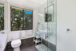 NAROO7- PRIME, CENTRE OF MOOLOOLABA LOCATION - Bathroom