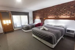 Donald Motor Lodge - Room