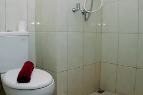 Good Deal And Comfy Studio Apartment Springlake Summarecon Bekasi - Badeværelse