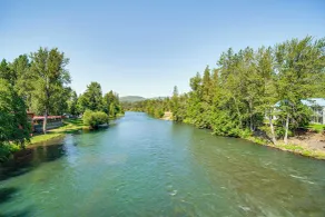 Fish, Raft & Hike: Southwest OR Couples Retreat! - Innenbereich