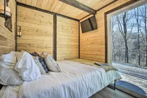 Tiny Home w/ Hot Tub & Mini Highland Cows! - Innvendig