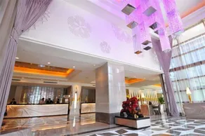 Monarch Skyline Hotel-Near Taimall - Réception
