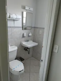 Luna Mar Motel - Bad