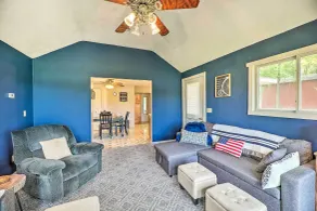 Cottage on Tubbs Lake w/ Fire Pit Near Skiing! - Interiør