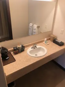 Yellowstone Big Rock Inn - Bathroom