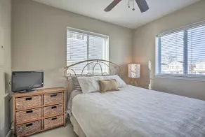 York Beachfront Condo - Steps to Long Sands! - Innvendig