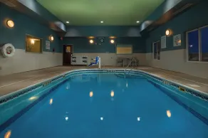 Holiday Inn Express Lawrence by IHG - Basseng