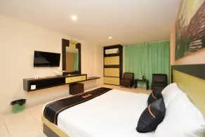 OYO 2487 Sampurna Jaya Hotel - Værelse