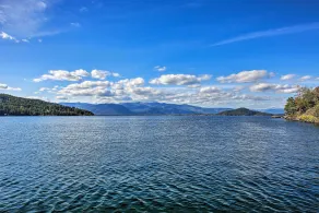 Lake Pend Oreille Home w/ Dock & Paddle Boards - Interiør