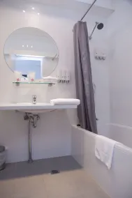 Savoy Double Bay Hotel - Bathroom