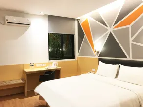Juno Jatinegara Jakarta - Room