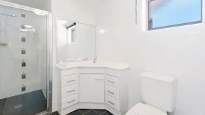 Adrift Apartments Yamba - Bathroom
