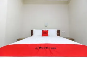 RedDoorz near Jogja Kembali Monument 3 - Chambre