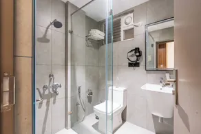 Hyber Hotel's- Gachibowli - Bathroom