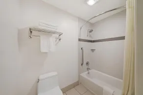 Best Western Plus Twin View Inn & Suites - Salle de bain